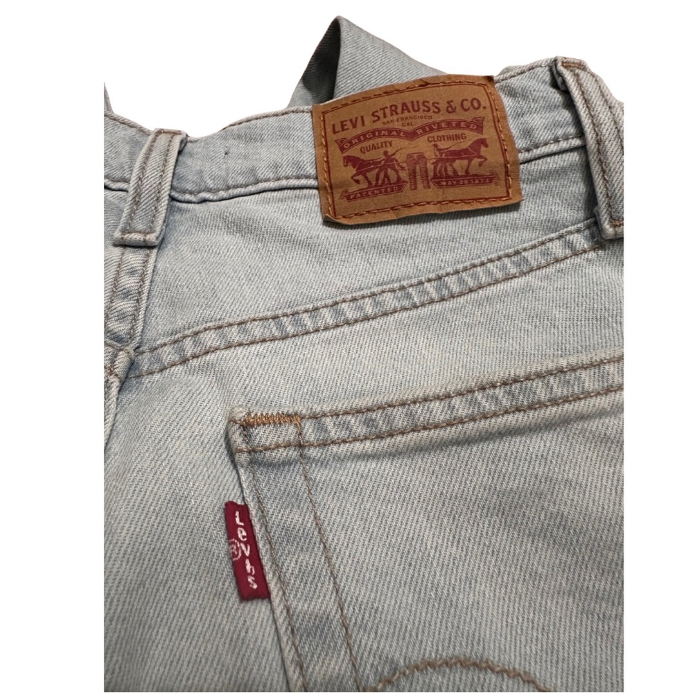 SOLD Levi’s High-Waisted Light Wash Jeans Size XS (Size 25) - Picture 3 of 5